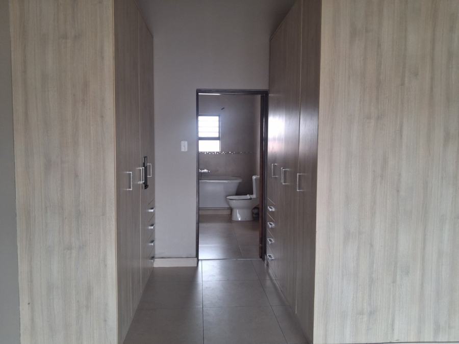 To Let 3 Bedroom Property for Rent in Hillside Free State